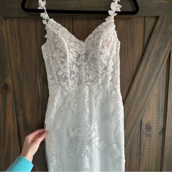 Wedding Dress - Picture 3 of 11